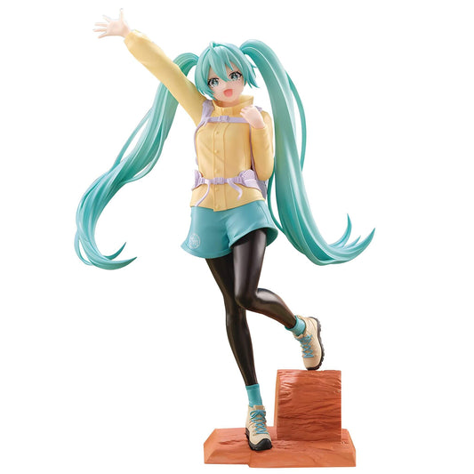 Banpresto Vocaloid Holiday Memories Hatsune Miku (Mountain Climbing) Figure p1