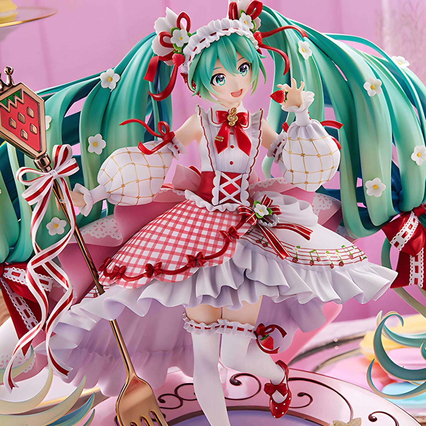 Good Smile Company Hatsune Miku Strawberry Motif (15th Anniversary) 1/7 Scale Figure, 11.4” Tall