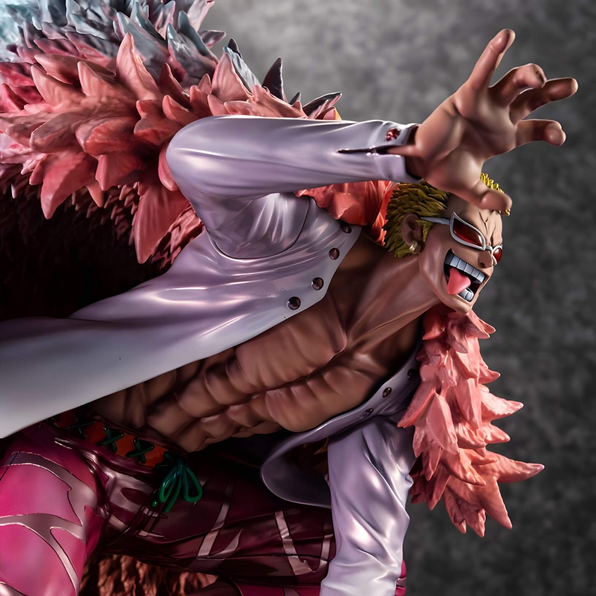 Megahouse One Piece Portrait of Pirates SA-Maximum Heavenly Demon Donquixote Doflamingo figure p3