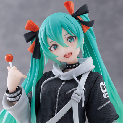 Taito Vocaloid Hatsune Miku Fashion Punk Figure p2