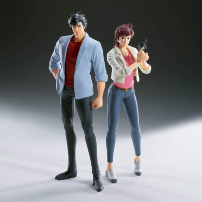Two City Hunter anime figures of Ryo Saebain and Kaori Makimura with stylish outfits on a gradient background