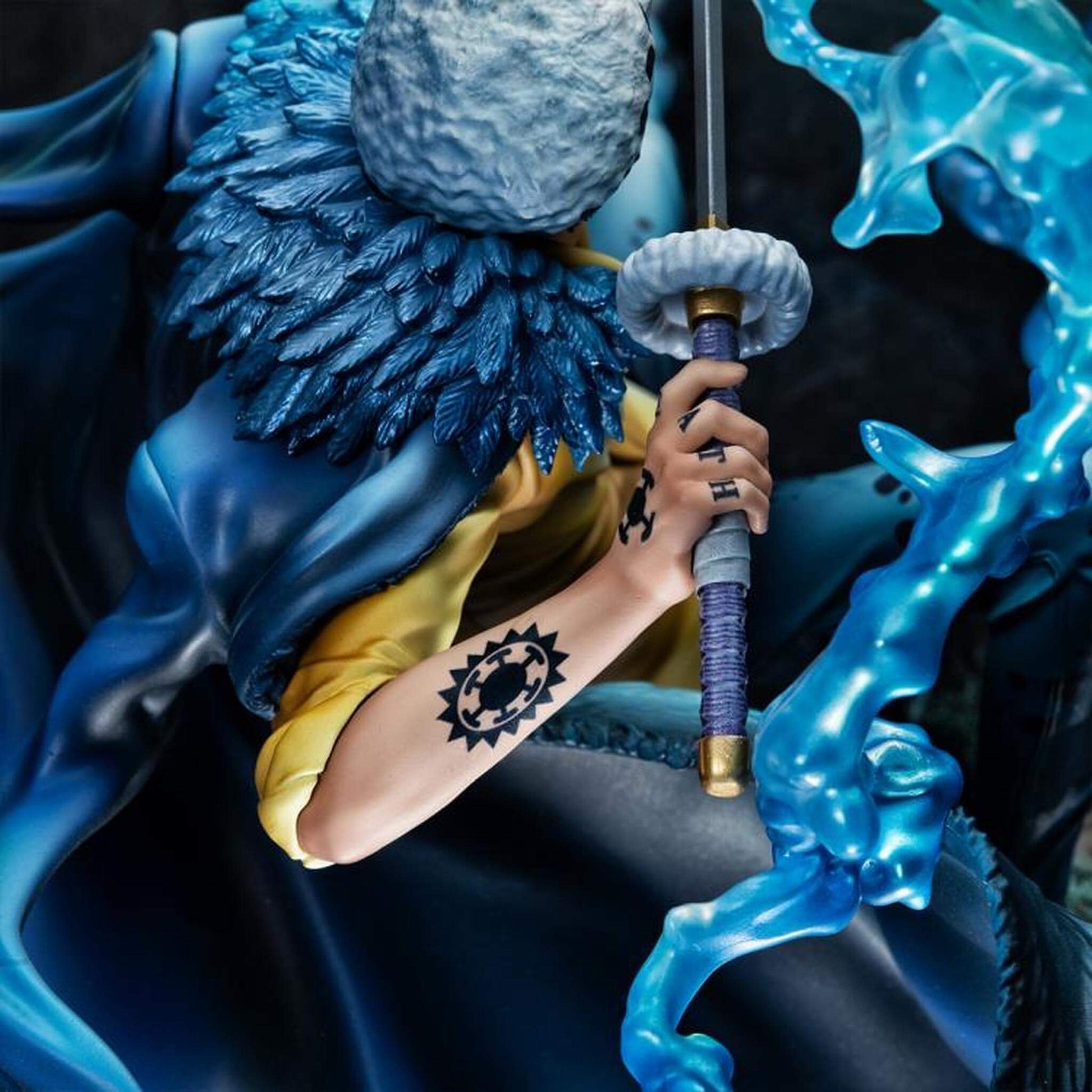 One Piece Portrait Of Pirates WA-MAXIMUM Trafalgar Law "The Surgeon of Death" (Awaken) Statue of a warrior with a sword and blue armor amidst water elements
